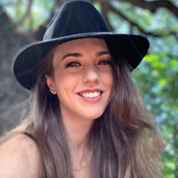 Meet your Posher, Casey - Picture 2 of 8